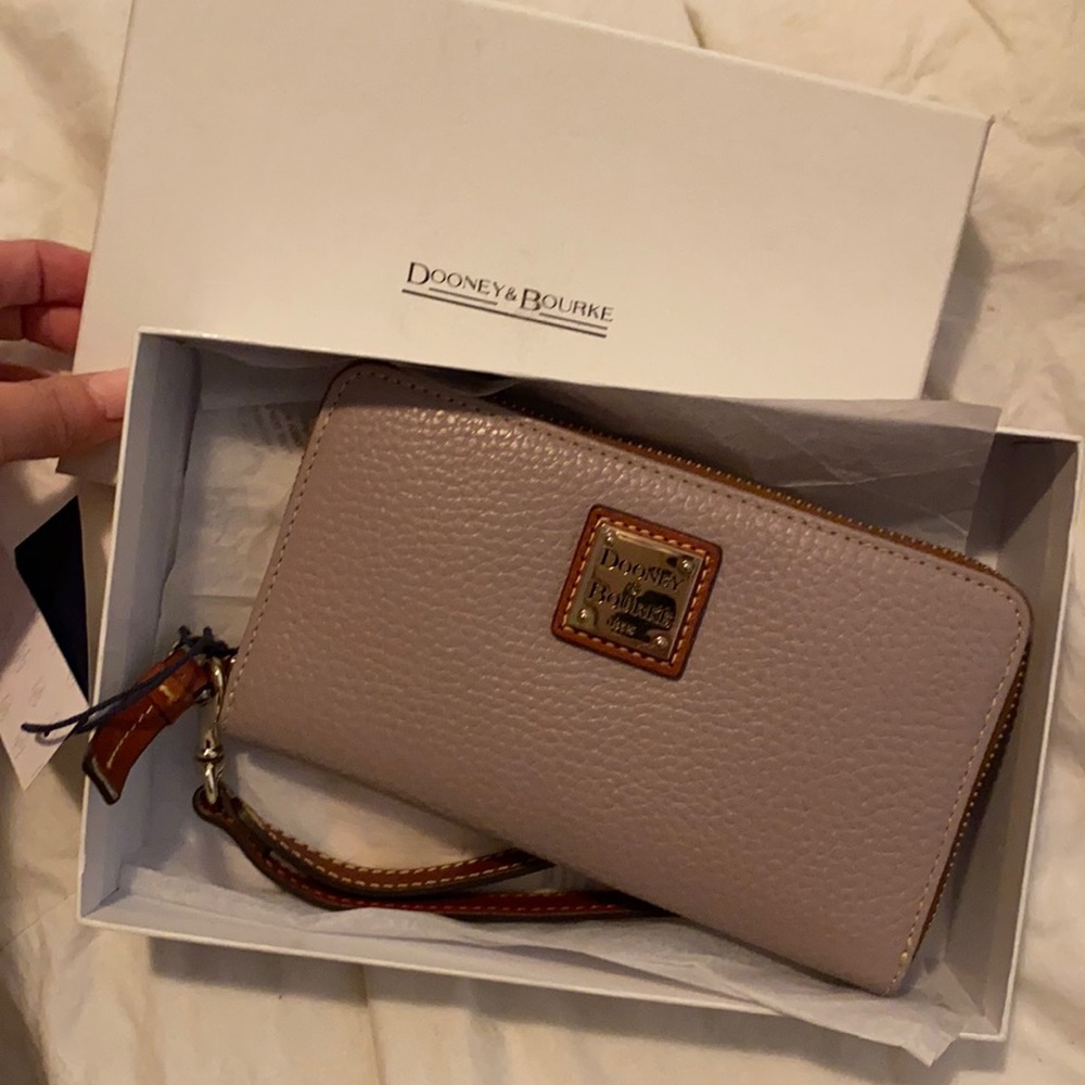 Gorgeous Dooney and Bourke wallet